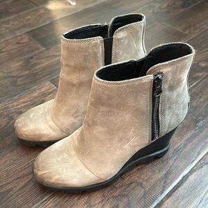 Sorel Joan Uptown Zip Booties Khaki Waterproof Leather Wedge size 8.5